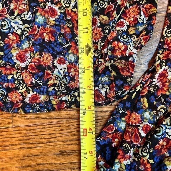 FREE PEOPLE Boho floral cropped top mock neck open back size small - Picture 9 of 10